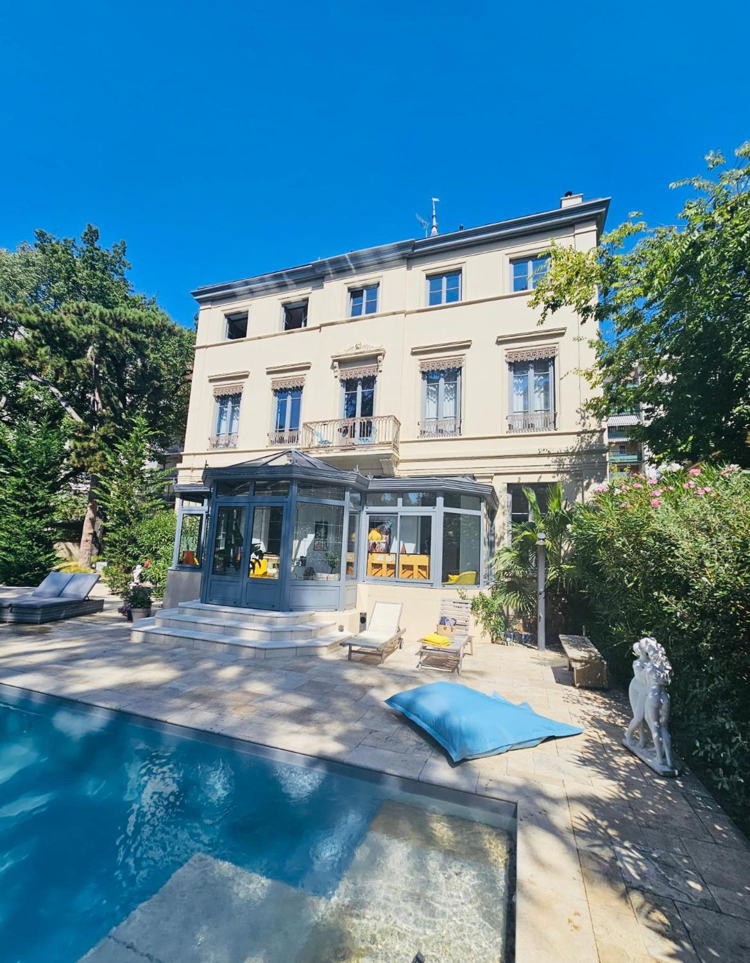 Chateau Grandclement Lyon Villeurbanne Niveau Rdc - Tresor Cache En Ville Avec Vue Piscine Et Parc Zewnętrze zdjęcie